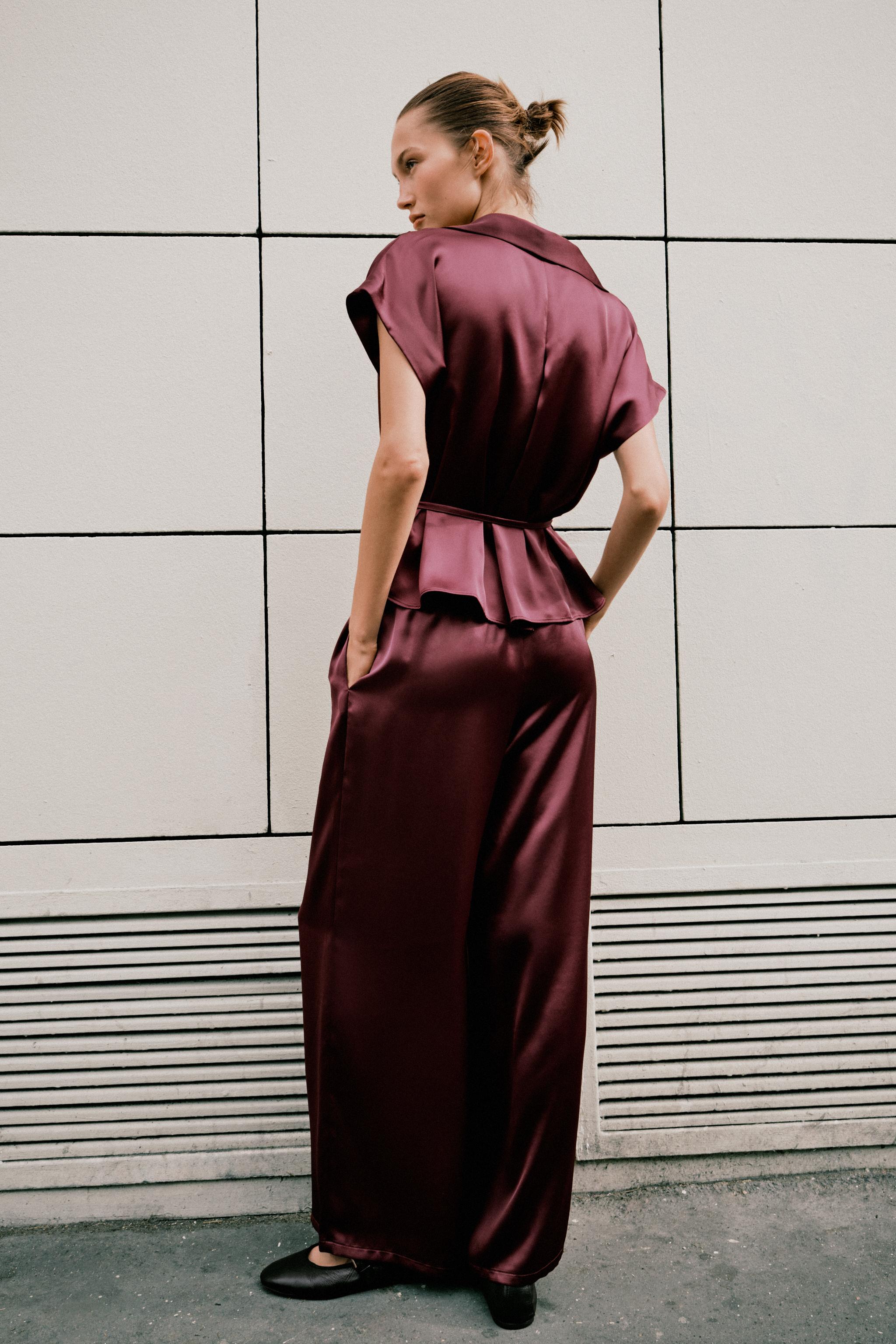 BELTED SATIN EFFECT SHIRT